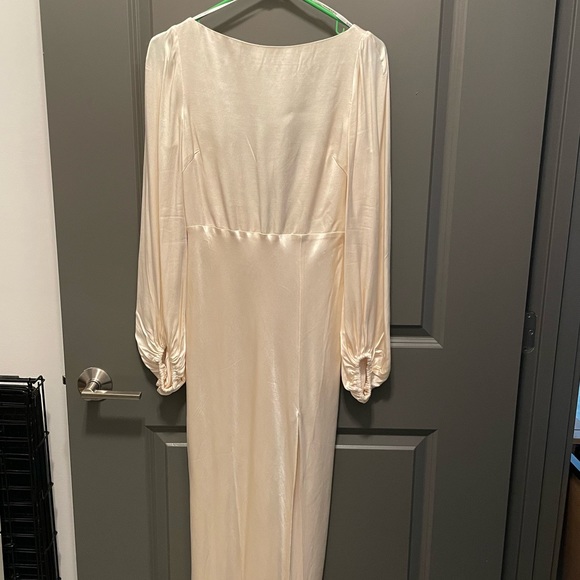 LA LUNE BALLOON SLEEVE BACKLESS MIDI DRESS - CREAM - Picture 3 of 8